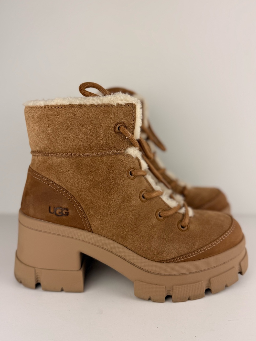 UGG Brooklyn Lace Up Cuff Waterproof Suede Platform Boots Chestnut 9 WORN TWICE